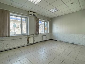 Революционная ул, 70стр1